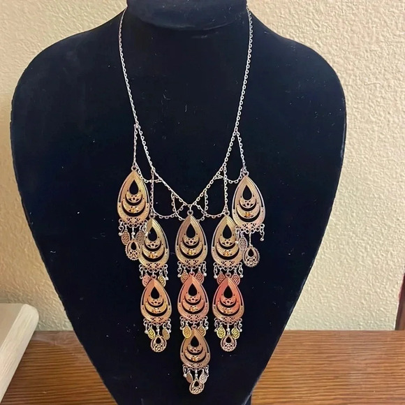 Gold‎ Chandelier Necklace - Picture 1 of 3